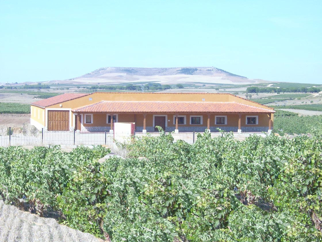 fachada_delantera_0.jpg BODEGAS DIEZ LLORENTE